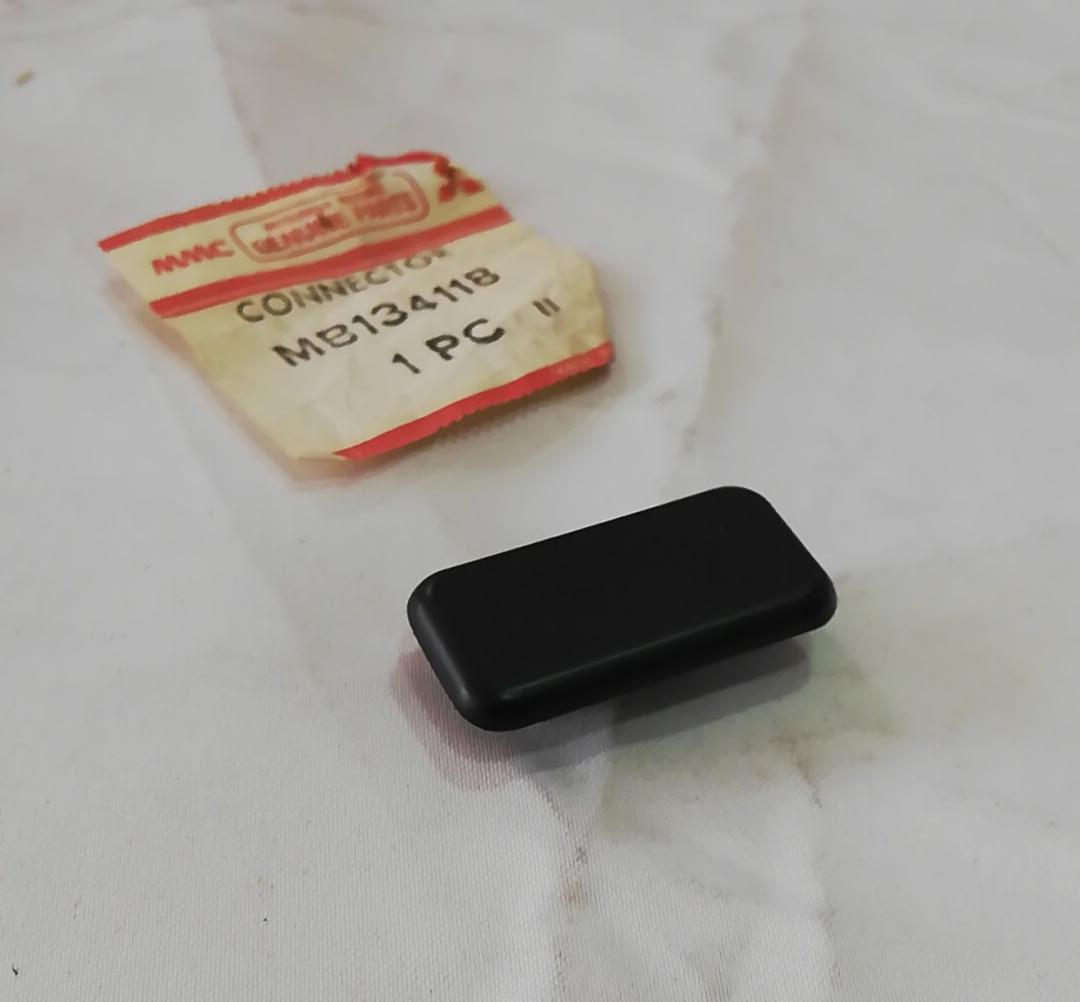 Orjinal Mitsubishi L200 L300 Minicab Pajero Cam Kilit Karşılığı Sürgü MB134118