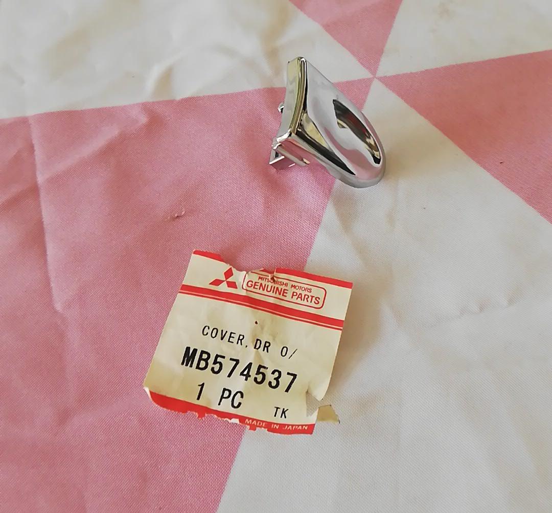 Orjinal Mitsubishi Galant Dış Kapı Kolu Kapağı MB574537