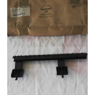 Orjinal Man TGL Cam Kriko Plastiği Sağ 81626510056